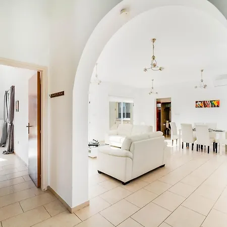 Summerside Villa *